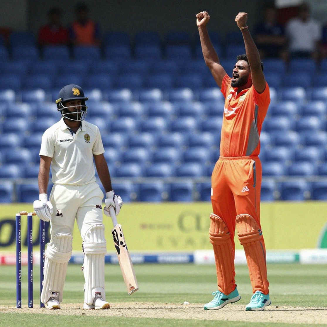 নাসিম শাহ: পাওয়ারপ্লের ৯ রান, আর হেডলাইনের আড়ালে লুকোনো আসল সংকেত নাসিম শাহ: পাওয়ারপ্লের ৯ রান, আর হেডলাইনের আড়ালে লুকোনো আসল সংকেত