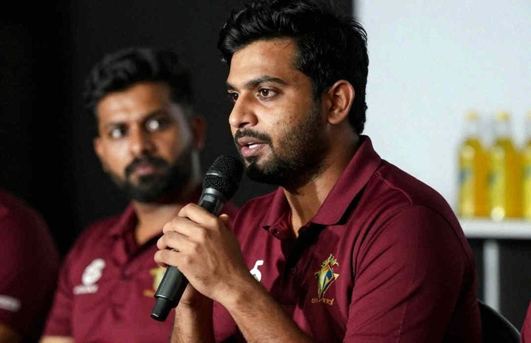 যে রাতটায় ডেটা খালি ফিরে এল — আর আমি লকার রুমের দরজায় দাঁড়িয়ে রইলাম