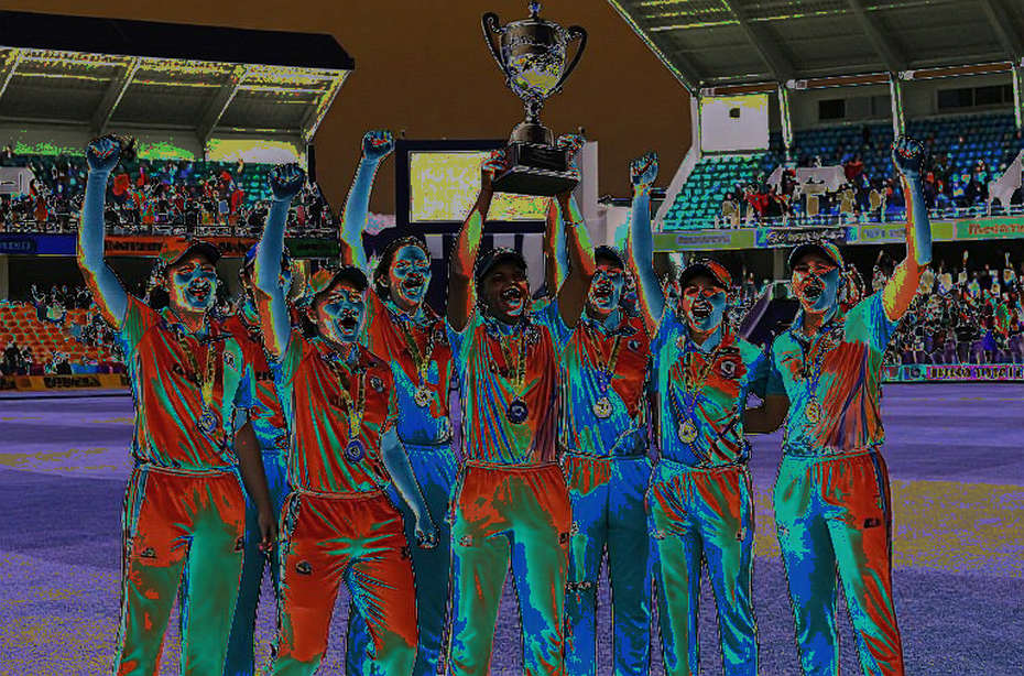 ঢাকার মাঠে বৃষ্টি, রাজনীতি আর এক টুকরো চামড়ার গল্প ঢাকার মাঠে বৃষ্টি, রাজনীতি আর এক টুকরো চামড়ার গল্প